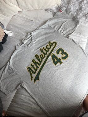 Vintage Nutmeg Oakland A’s Heather Gray Crewneck Tee with Red Logo Tag